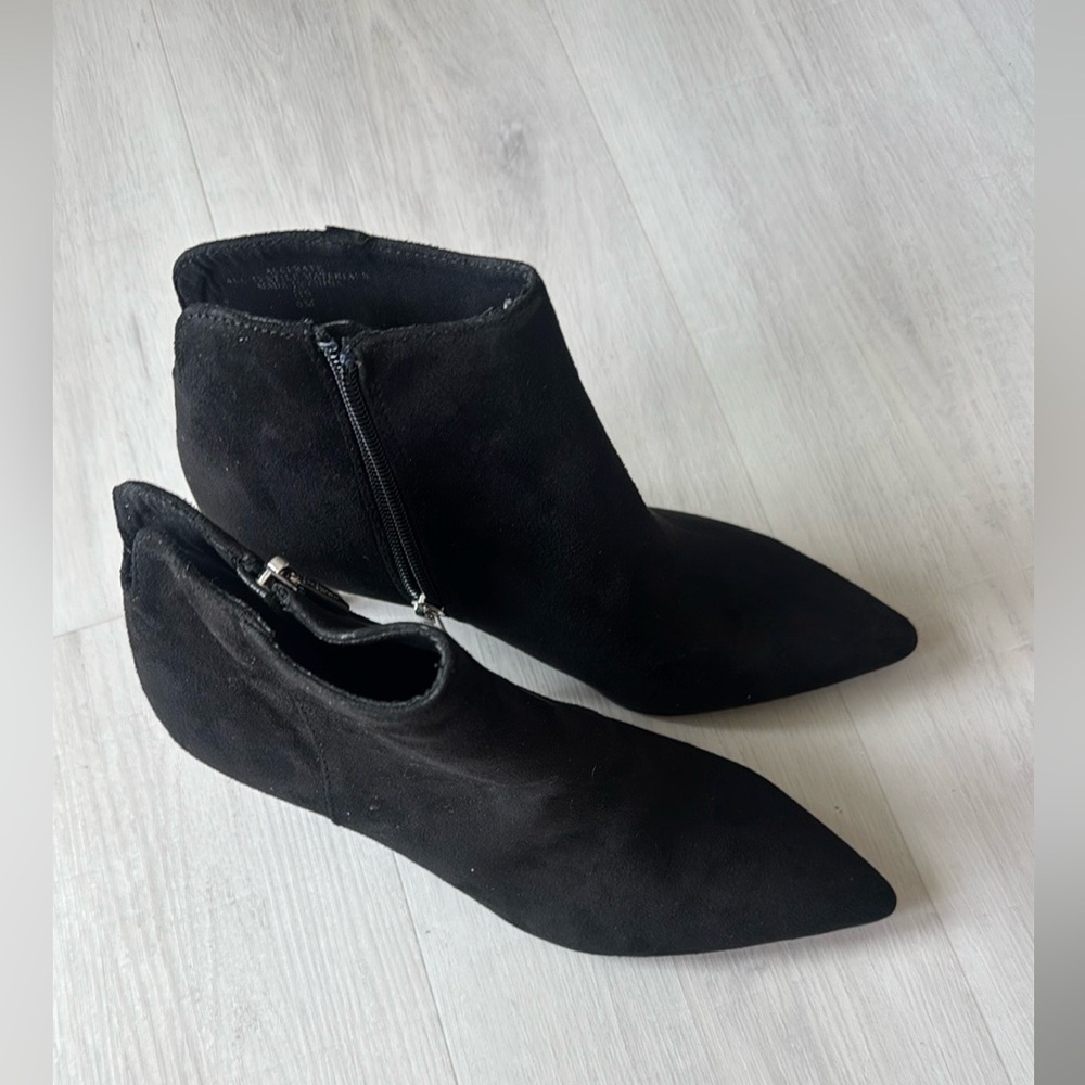 NIB Size 6-M Charles By Charles David Black Accurate Zipper Ankle Boots - Picture 5 of 5